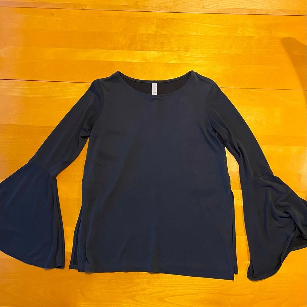 Jolie Los Angeles Bell Sleeve Top - Picture 7 of 7